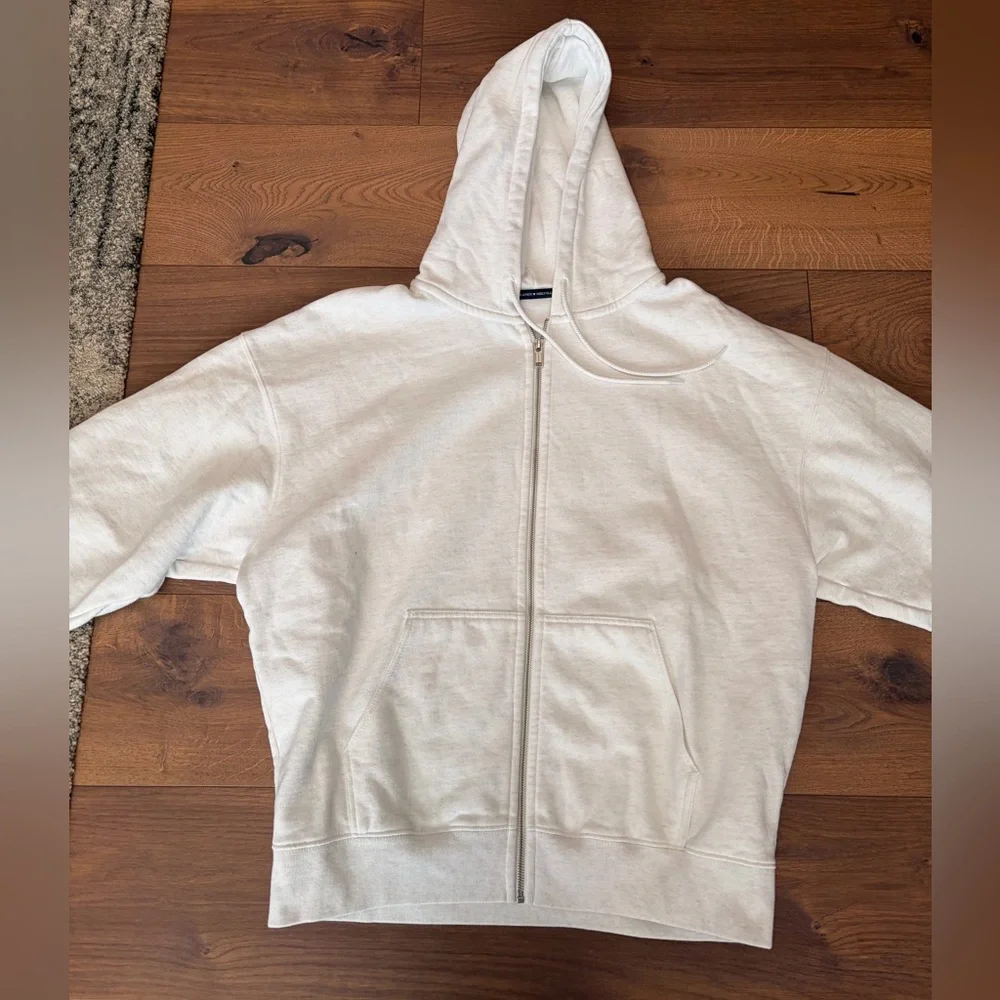 Brandy Melville Oversized hoodie - Picture 2 of 4